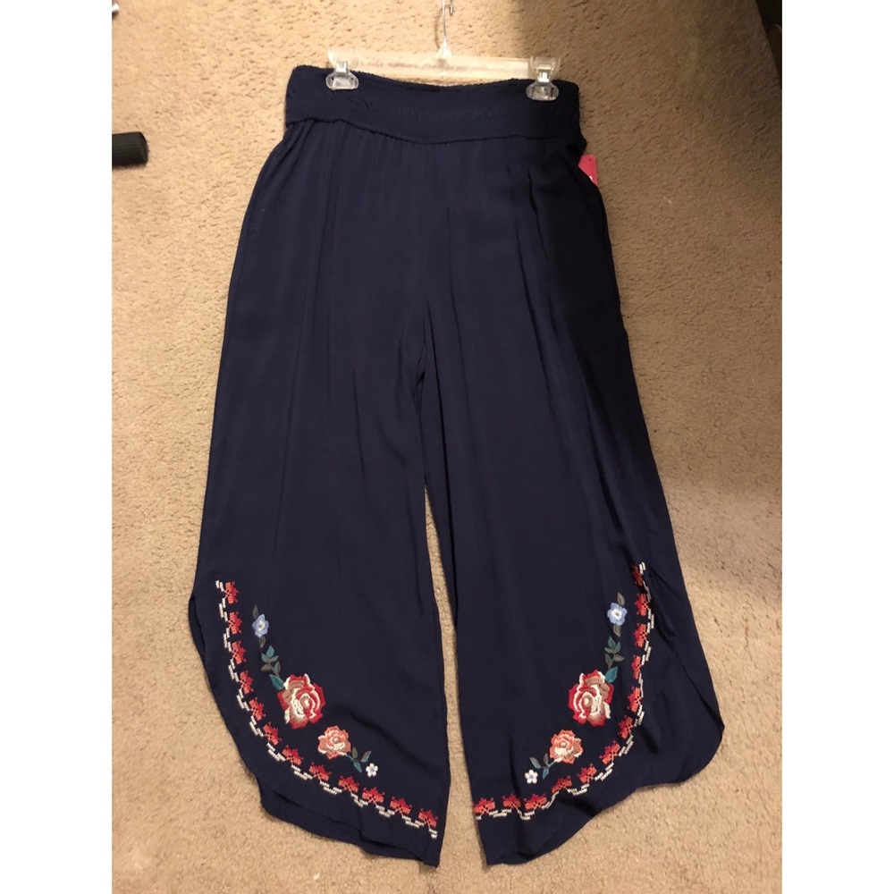 Elastic waist fun bottom detailing Culottes